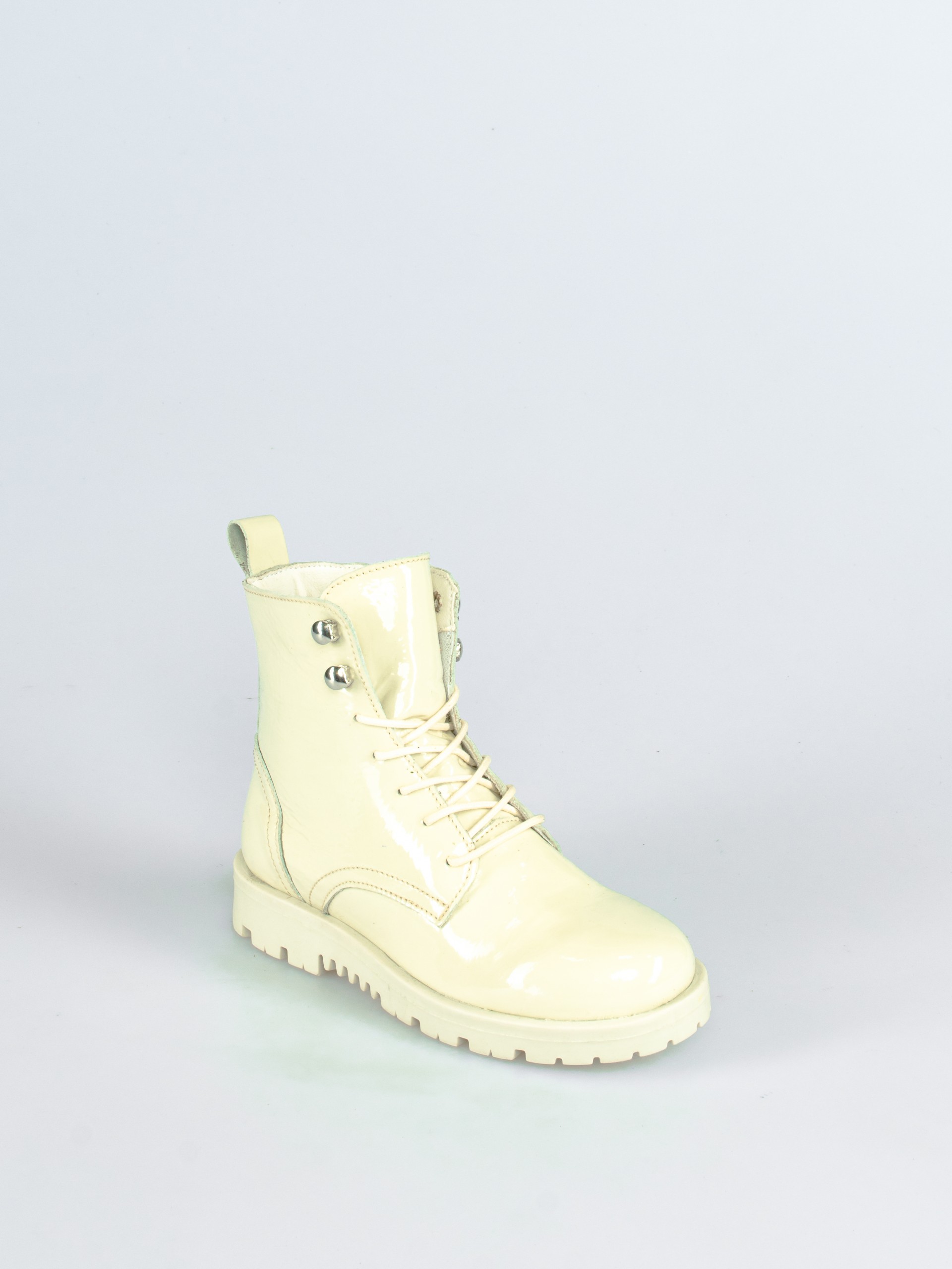 Botim com Atacadores em Verniz