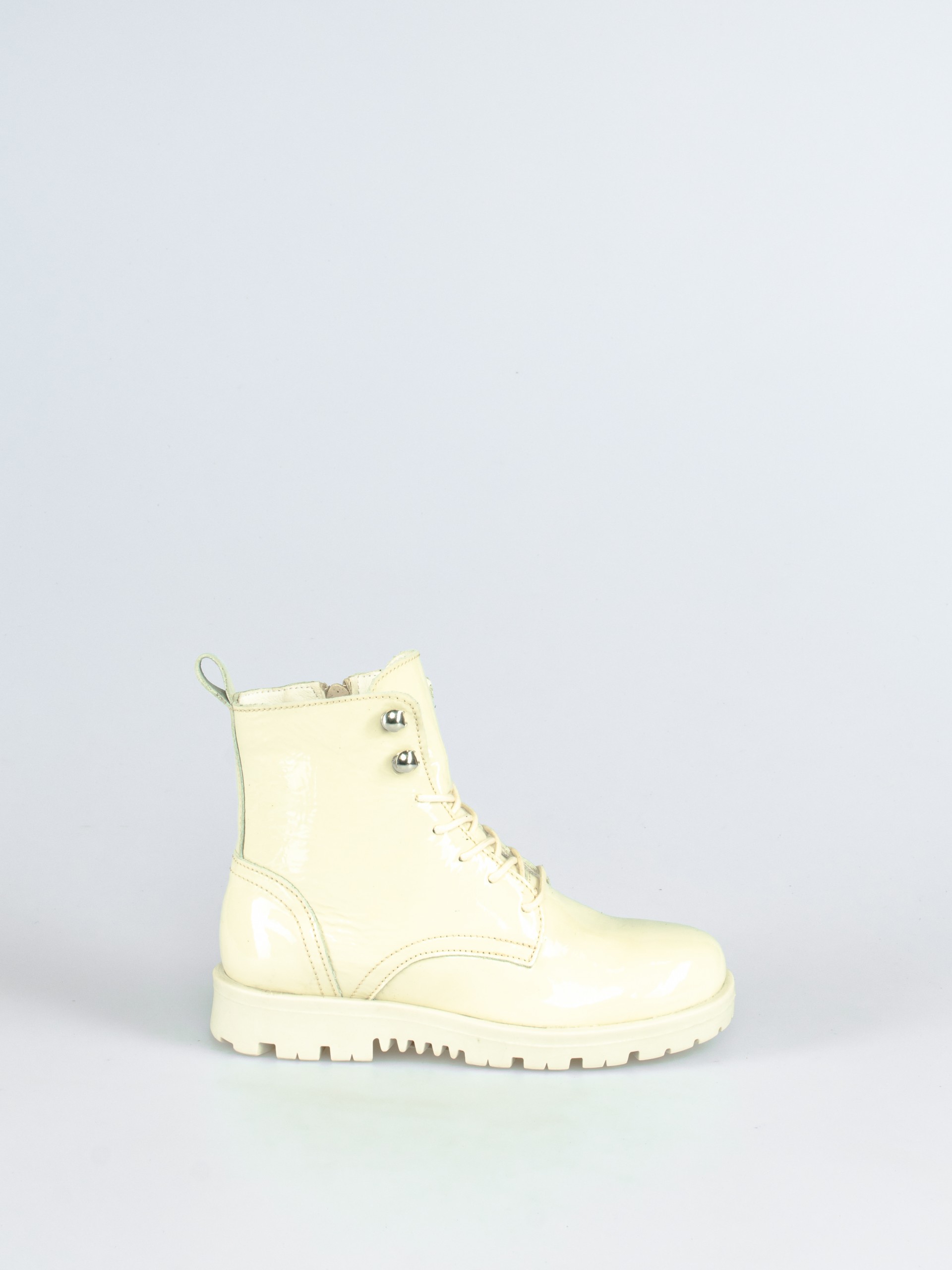 Botim com Atacadores em Verniz