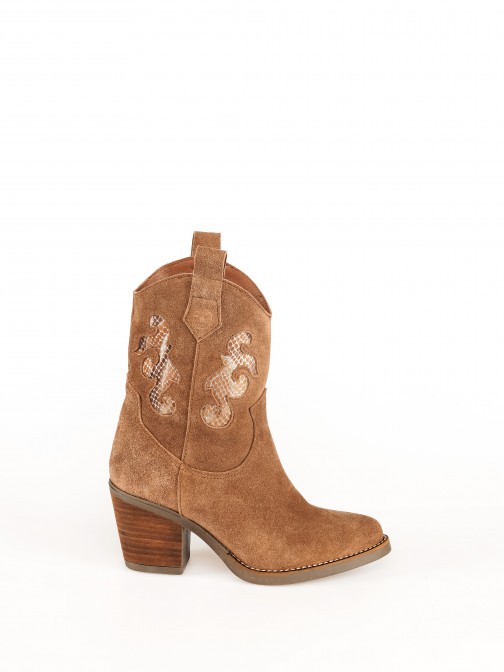 Short Texan-style Boot in Suede