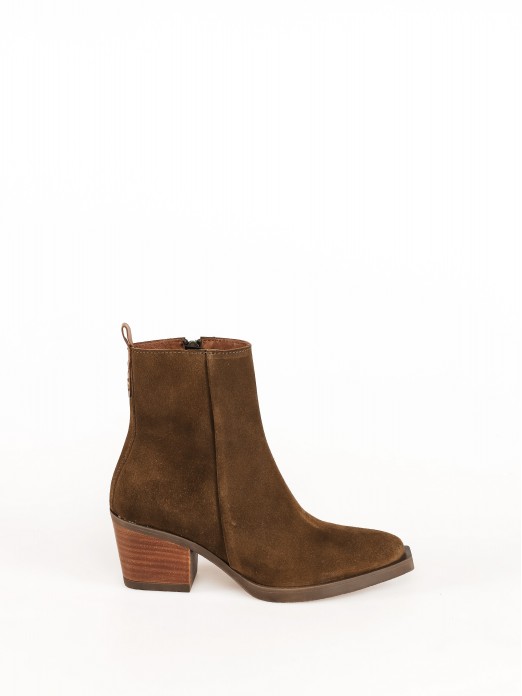 Texan-style Ankle Boots in Suede
