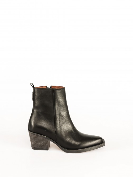 Texan-style Ankle Boots in Leather