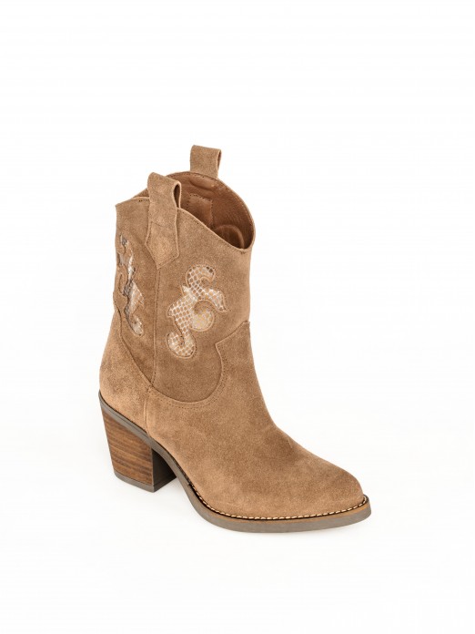 Short Texan-style Boot in Suede