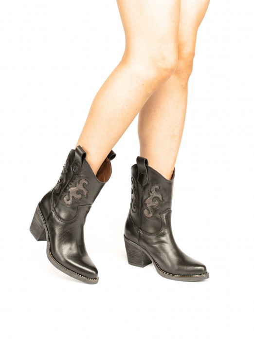 Short Texan-style Boot in Leather