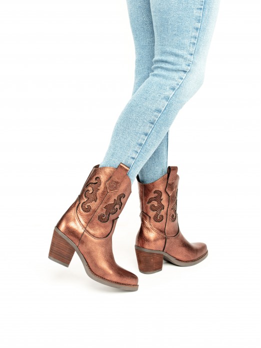 Short Texan-style Boot in Metallic Leather