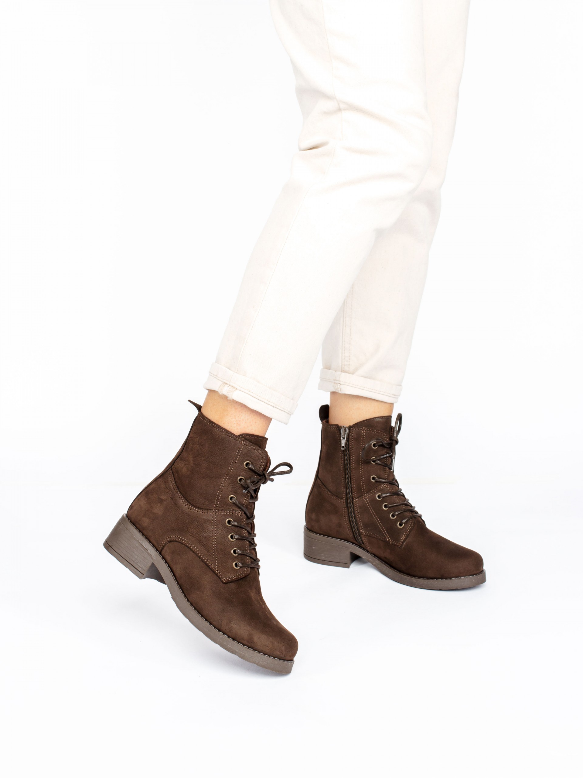 Botim com Cordões em Noubuk