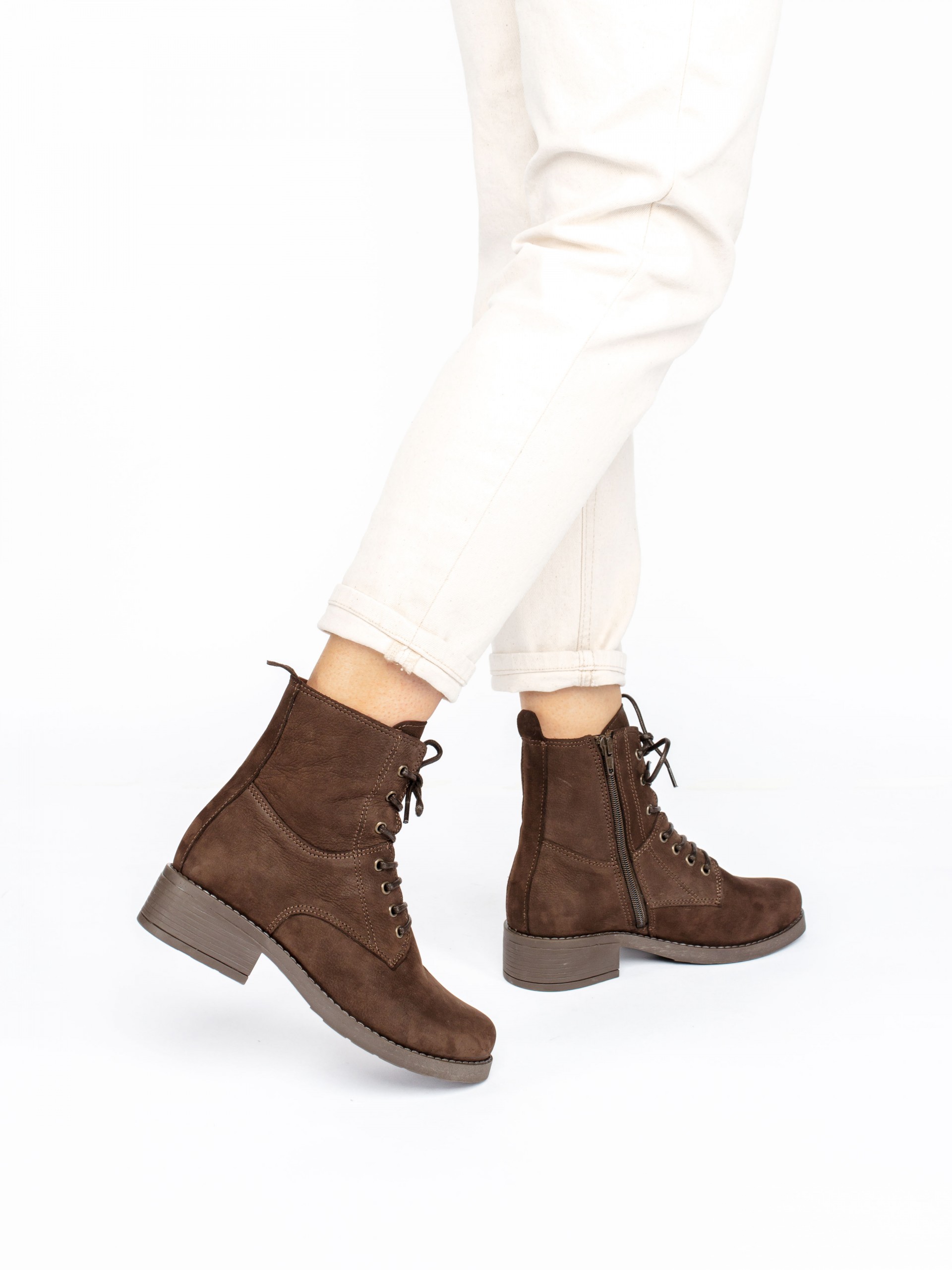 Botim com Cordões em Noubuk