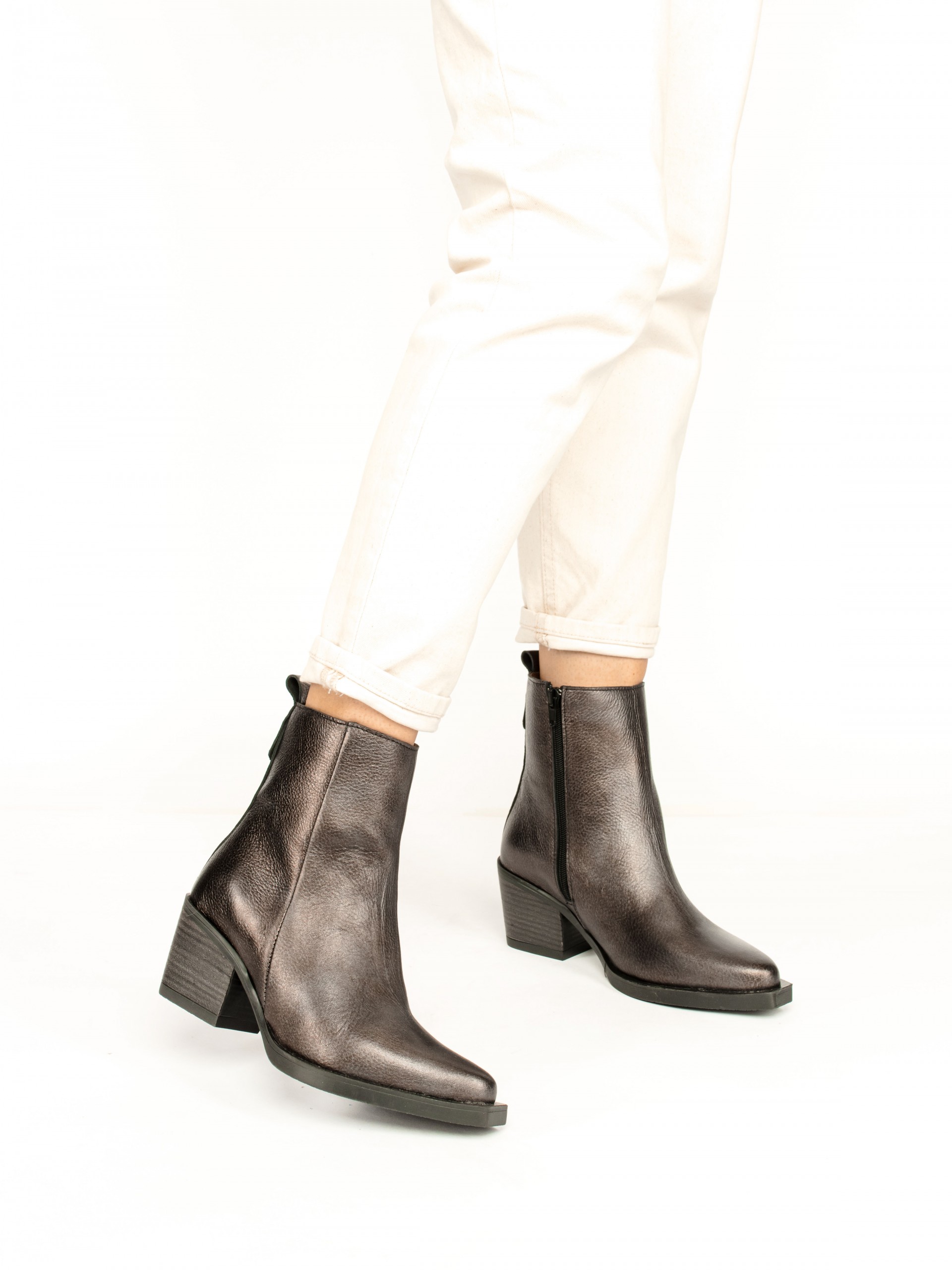 Texan-style Ankle Boots in Metallic Leather