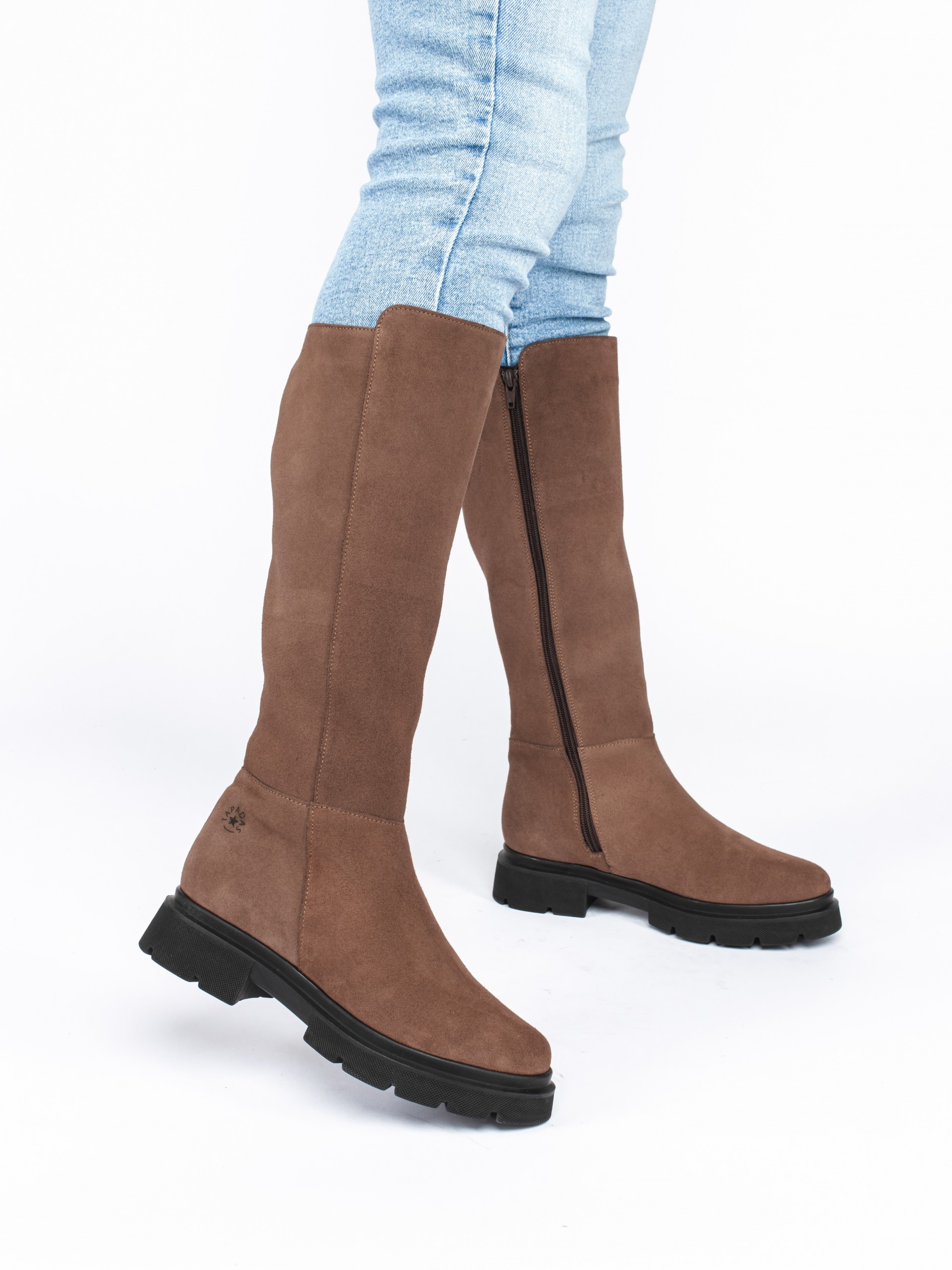 Bota Cano Alto com Sola Alta em Camurça