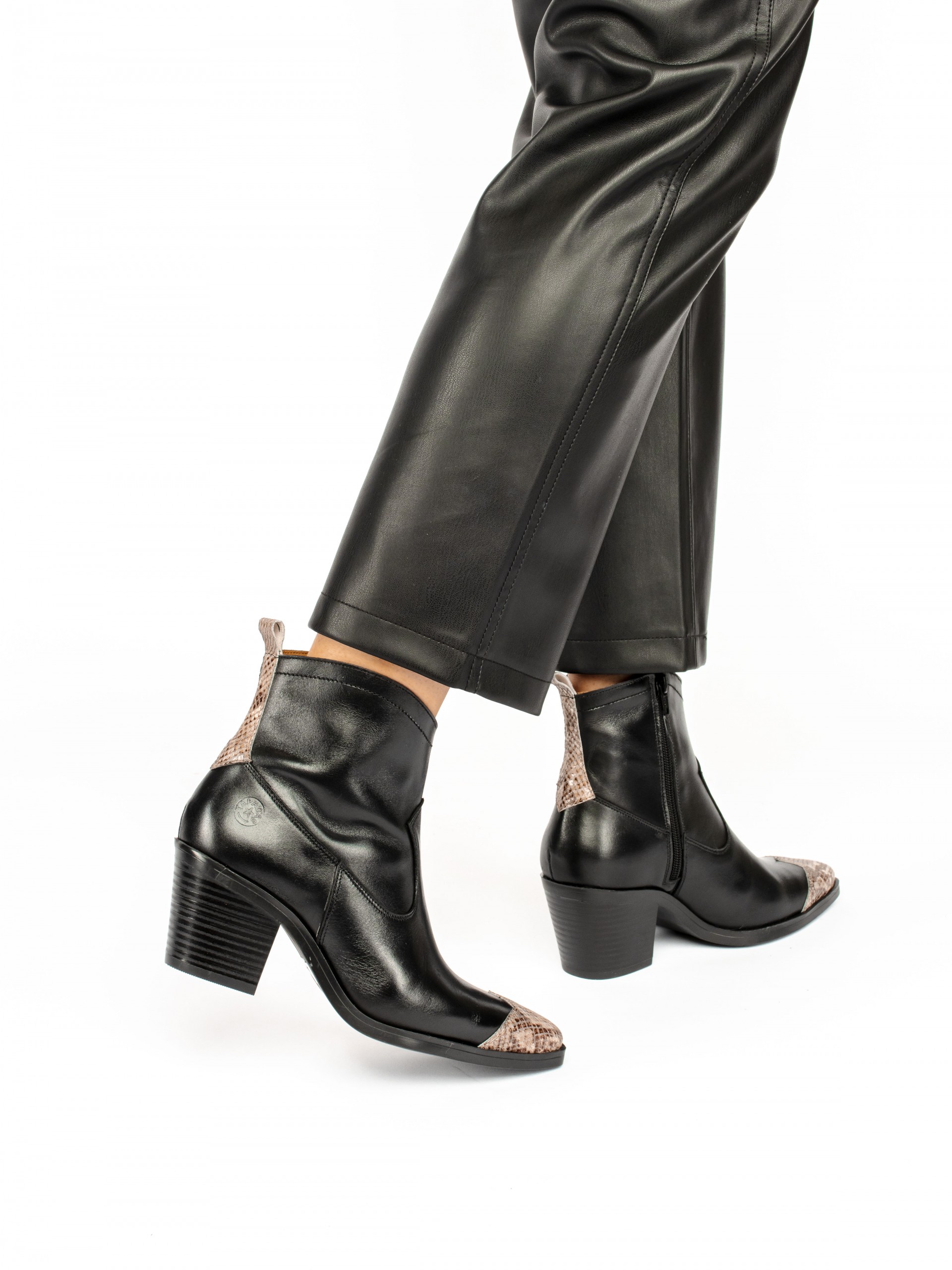 Botim Texano com Biqueira Pele efeito Serpente