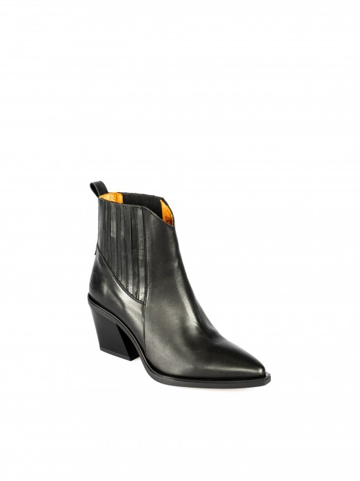 Tall Leather Ankle-Boots with Elastics