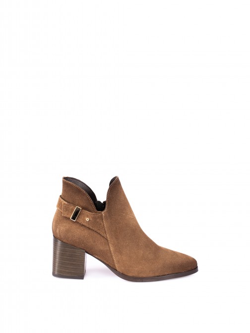 Suede High-Heel Ankle Boots with a cut-out Necklin
