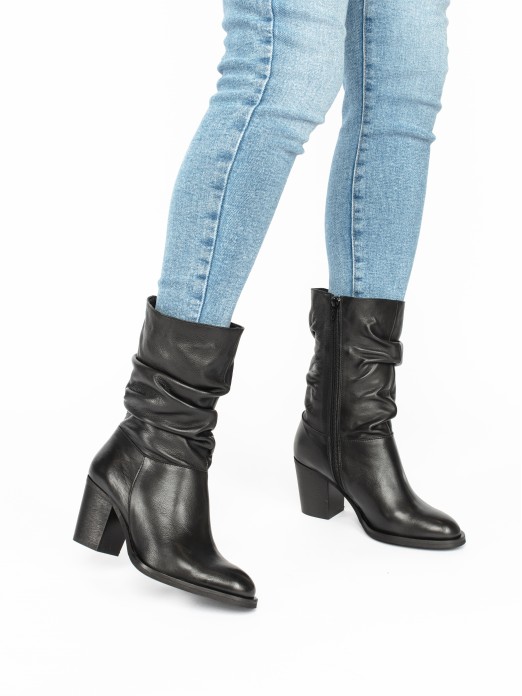 High-Heel Leather Boots with Wrinkled effect
