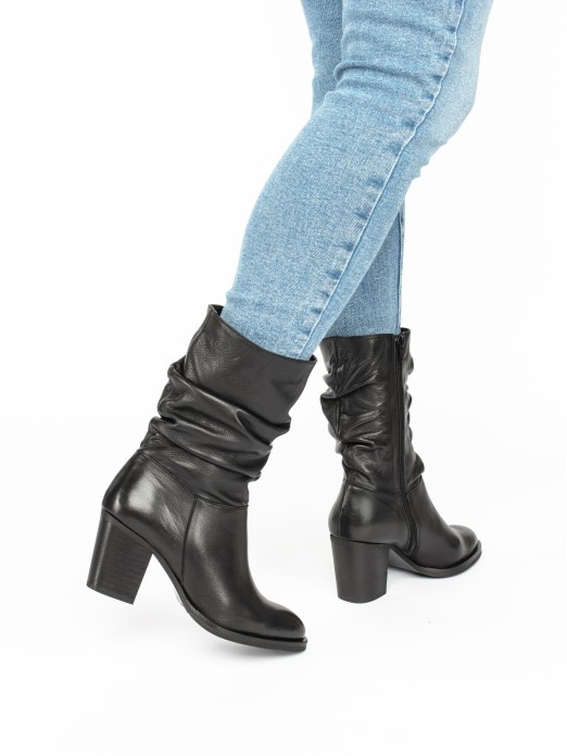 High-Heel Leather Boots with Wrinkled effect