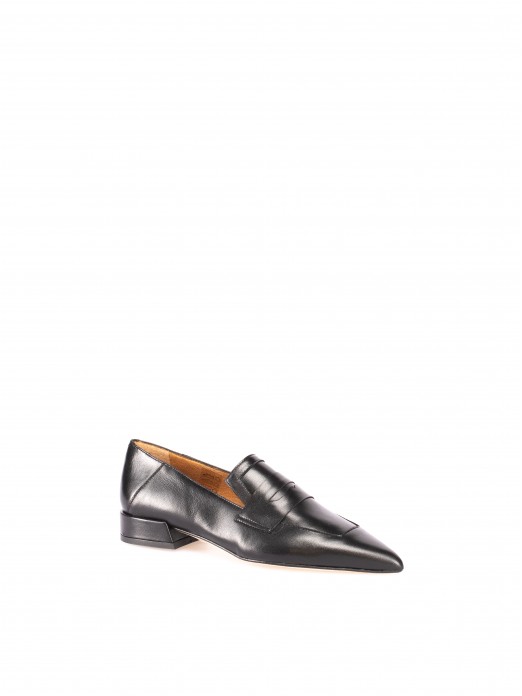 Pointed-toe Leather Shoes
