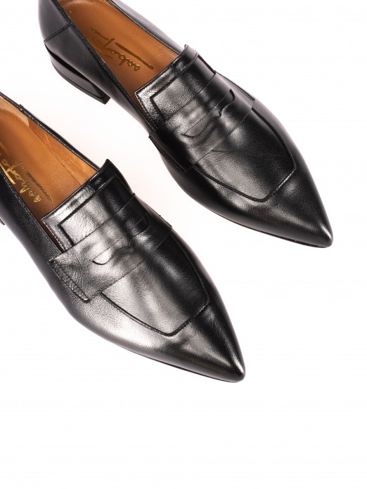 Pointed-toe Leather Shoes