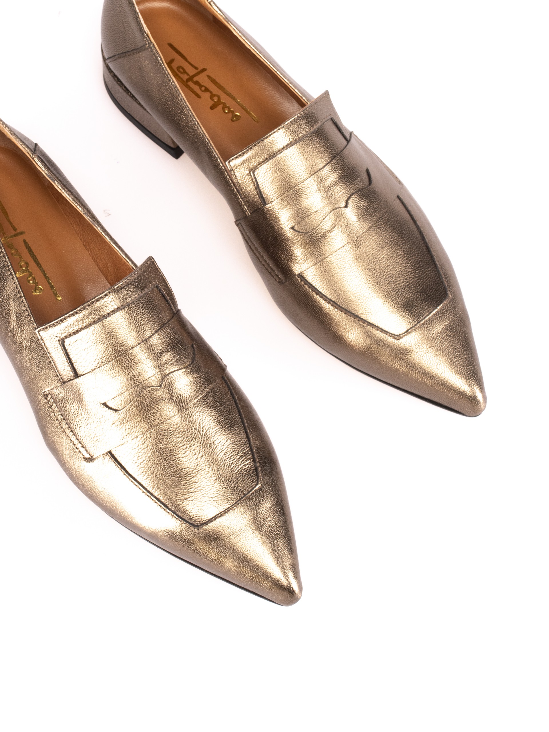 Pointed-toe Leather Shoes