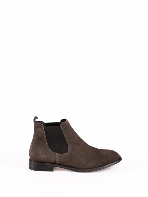 Chelsea Style Ankle-Boots in Suede