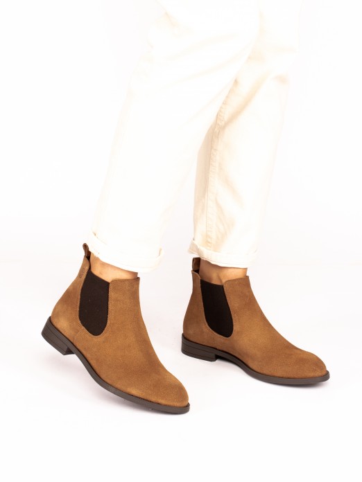 Chelsea Style Ankle-Boots in Suede