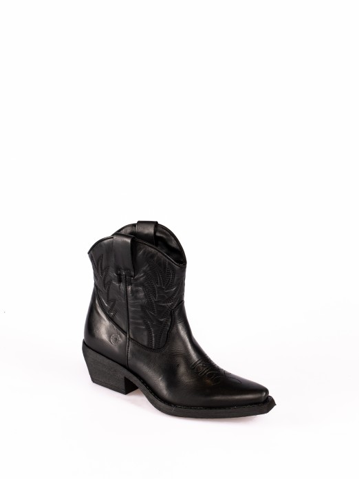 Embroidered Cowboy Leather Boots