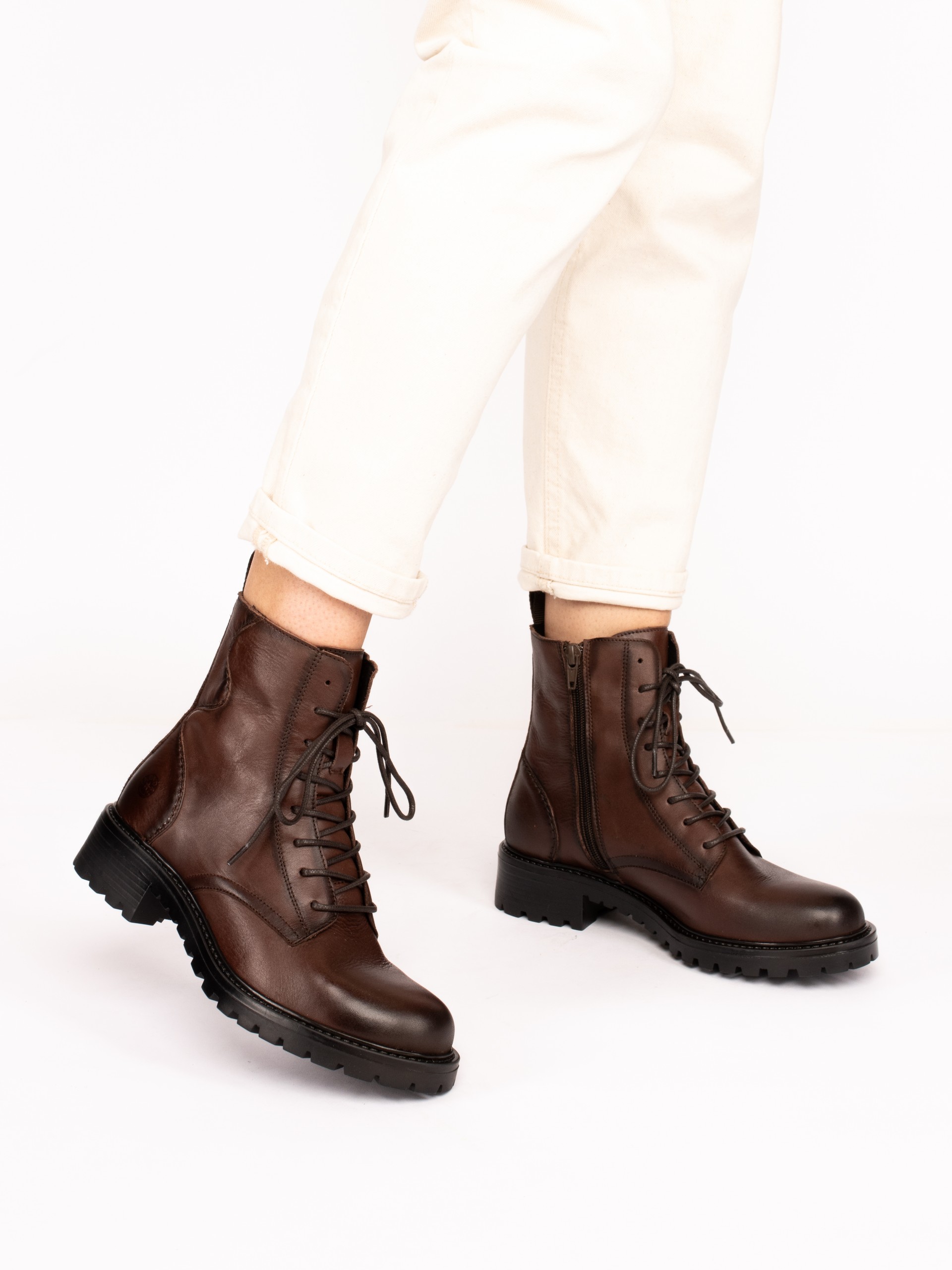 Botim Militar em Pele