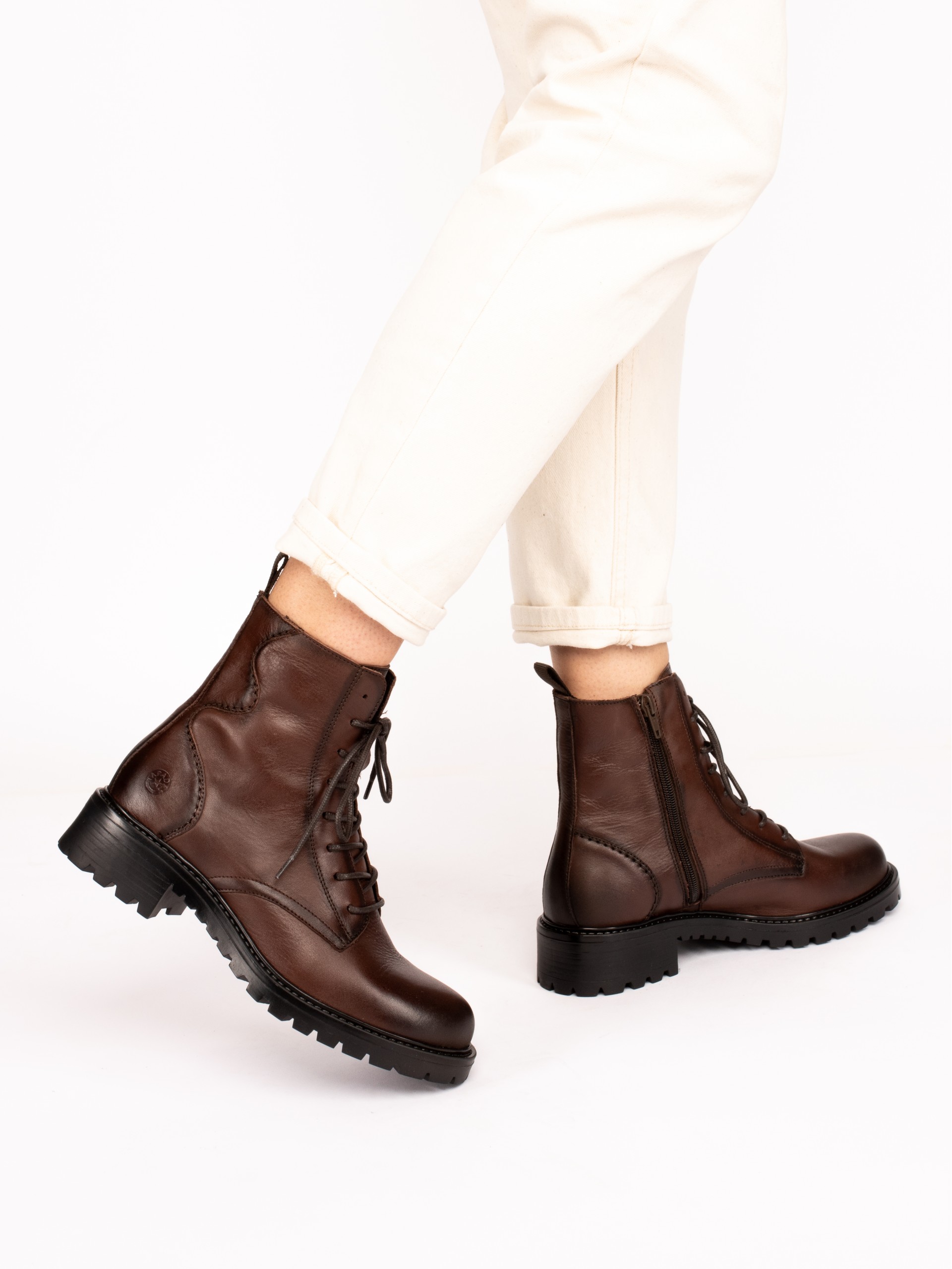 Botim Militar em Pele