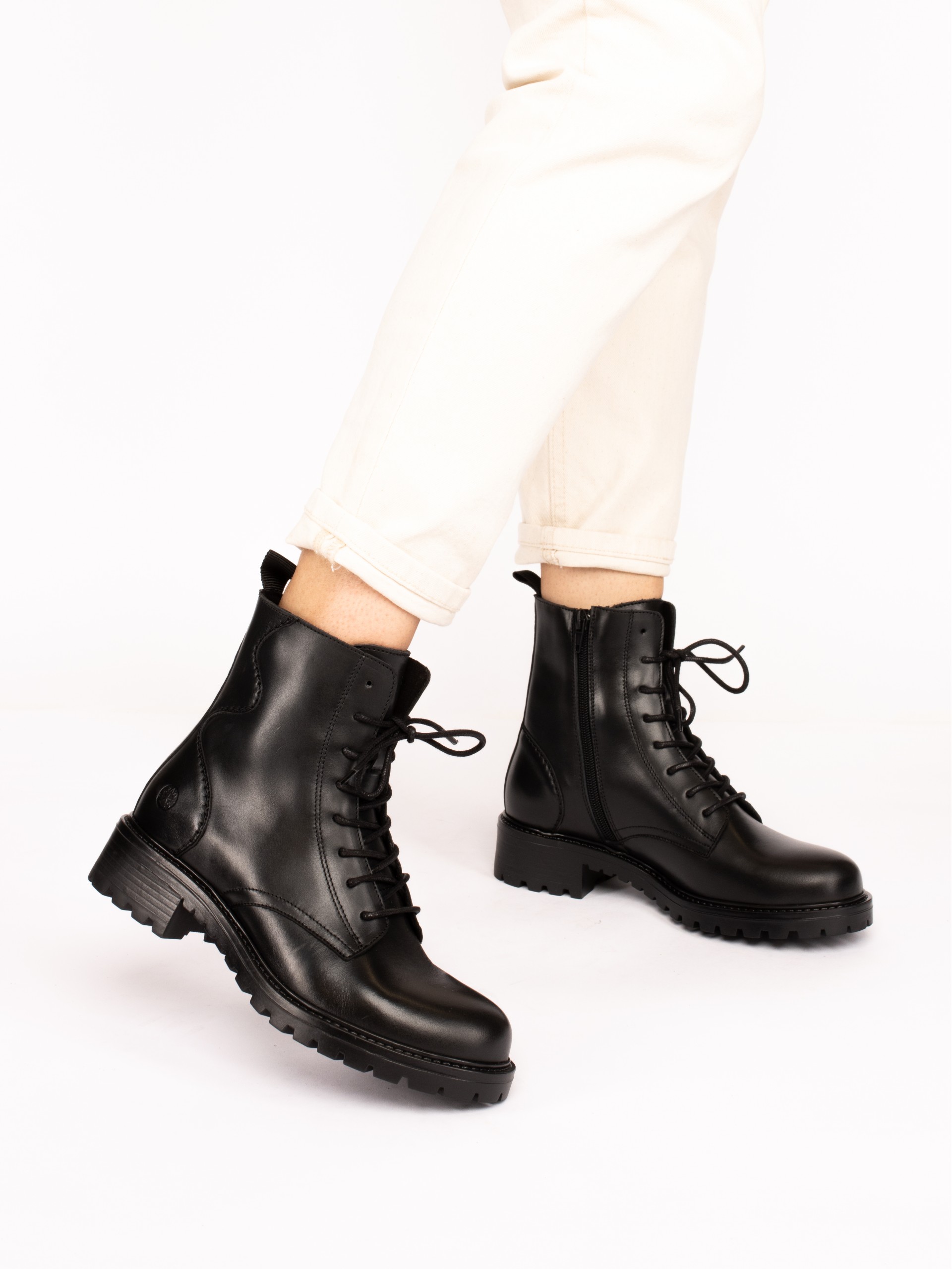 Botim Militar em Pele