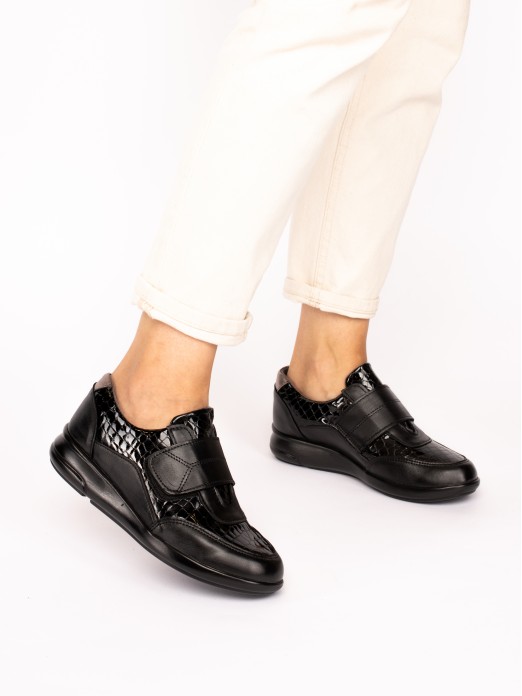 Sapato de Conforto em Pele Croco e Velcro
