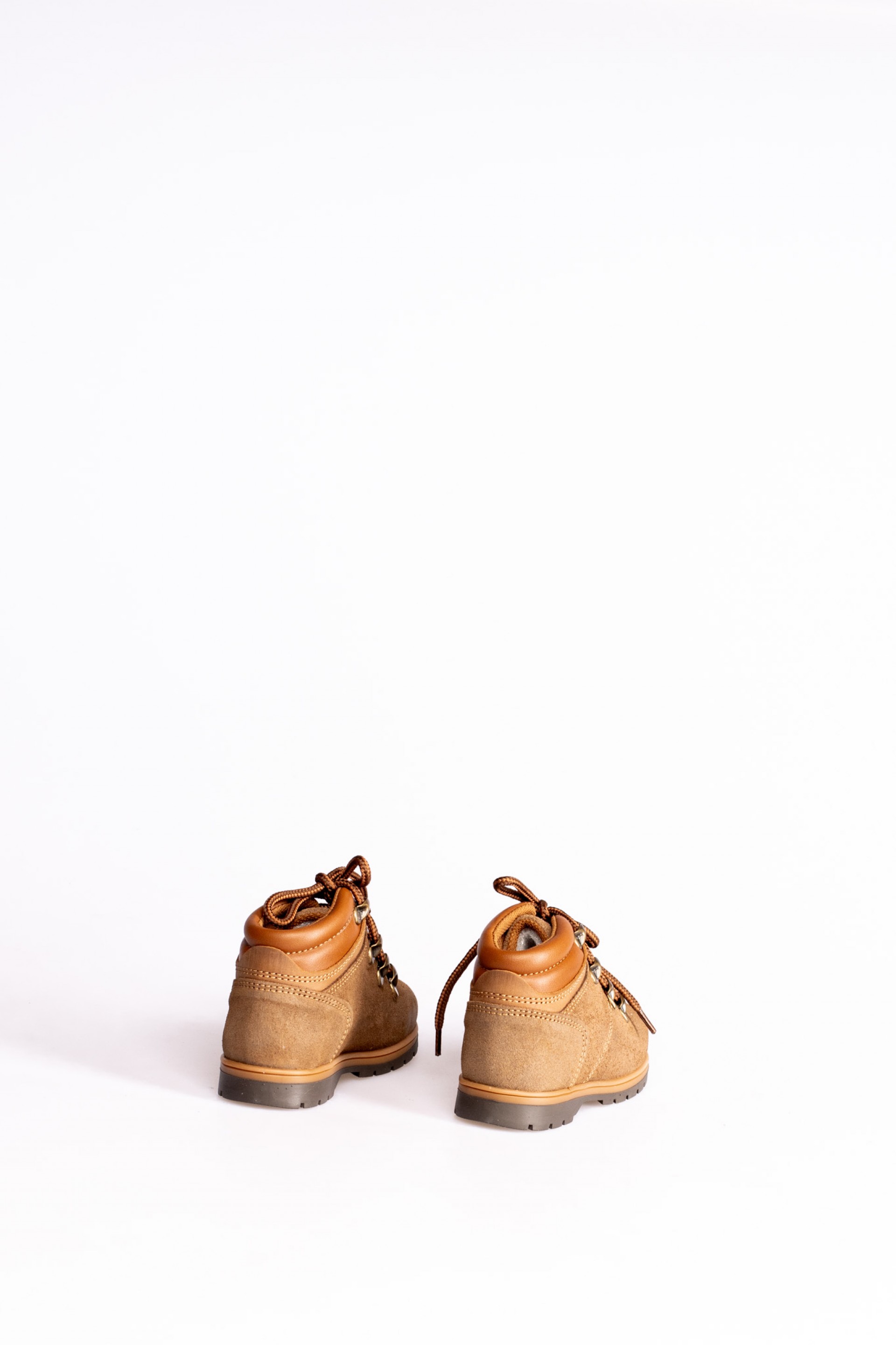 Bota Estilo Montanha em Camurça