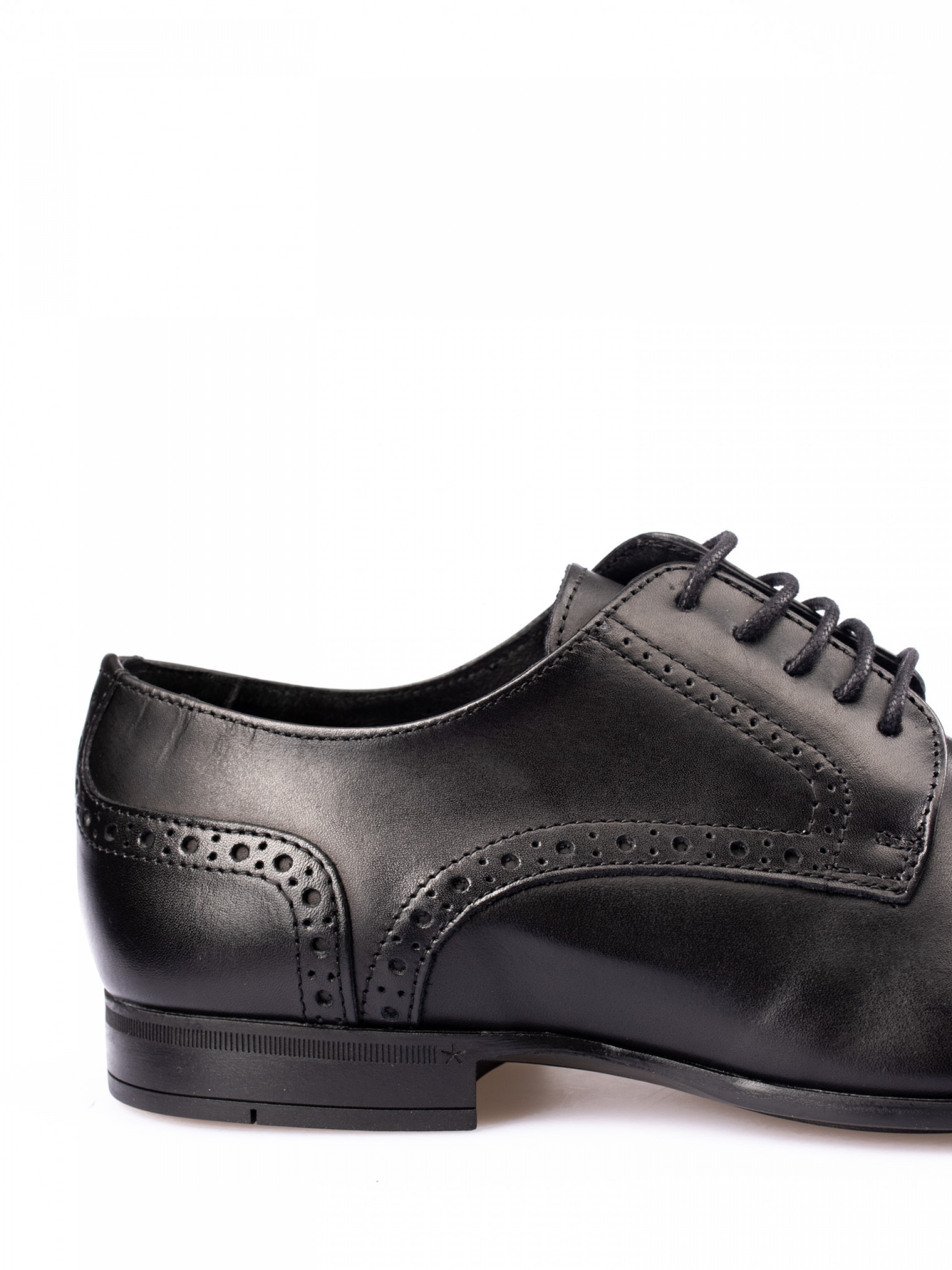 Punch-hole Details Oxford Shoes