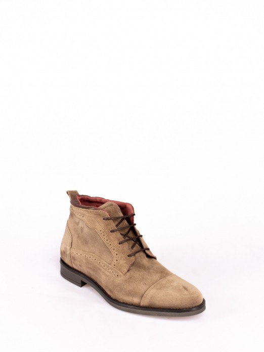 Classic Boots in Suede with English Punch-hole