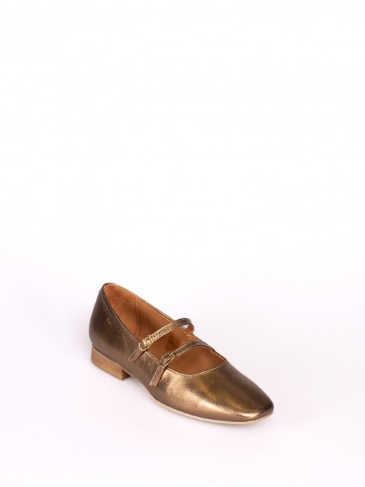 Mary Jane-style shoe in Laminated Leather.
