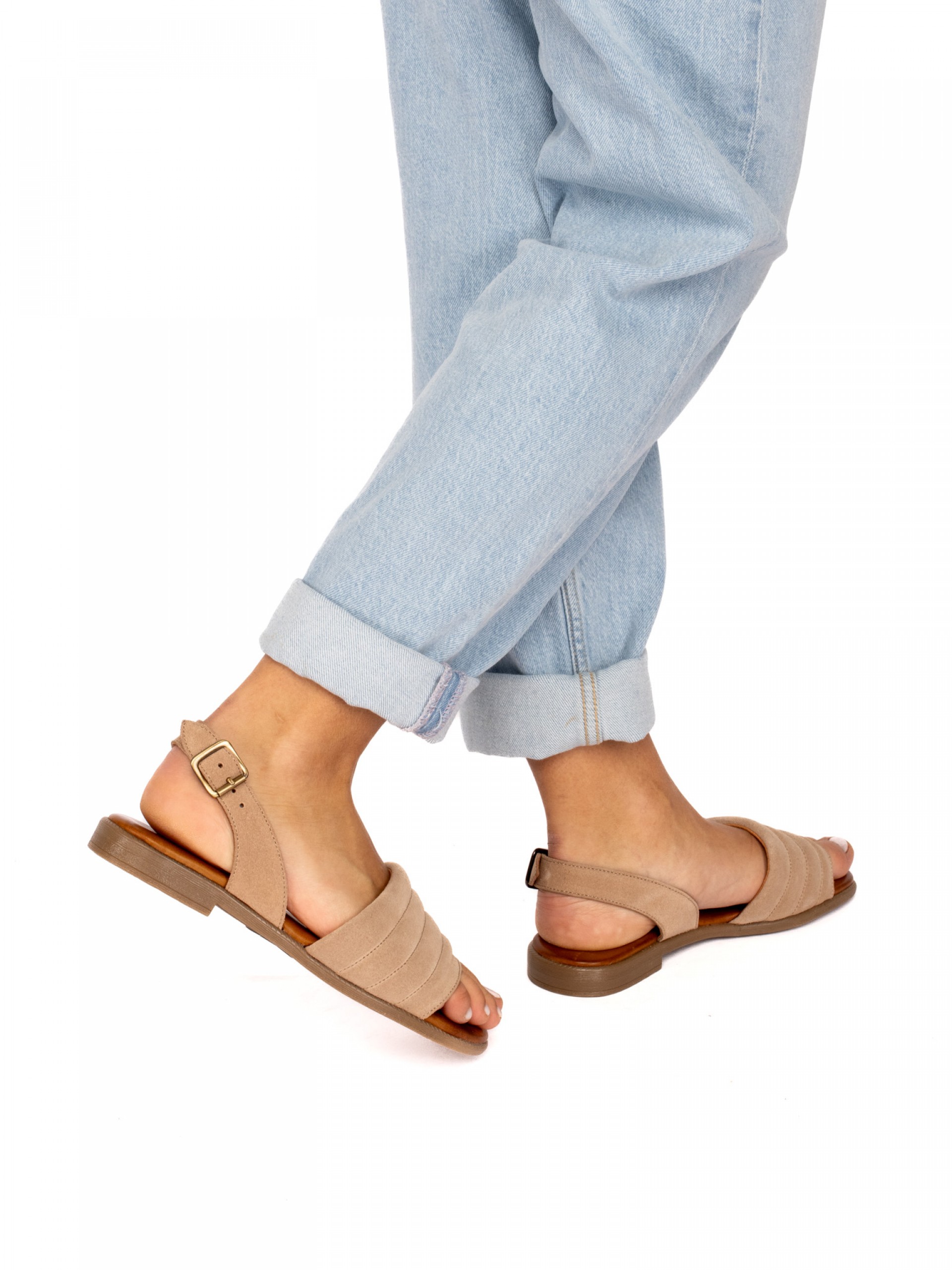 Flat Sandal in Suede with Cushioned Straps