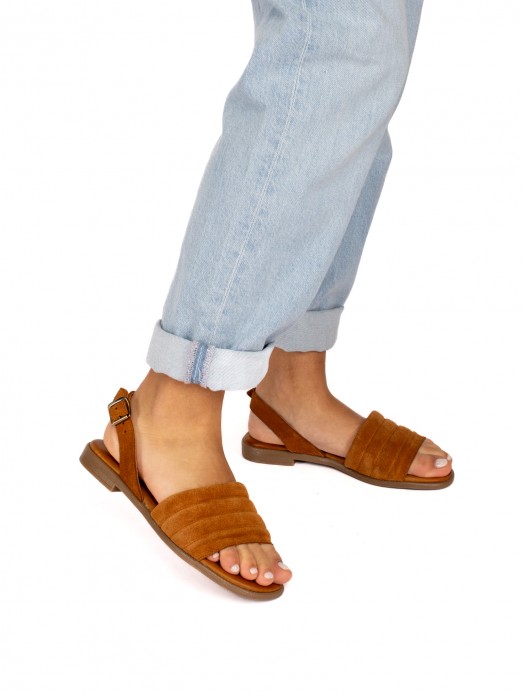 Flat Sandal in Suede with Cushioned Straps