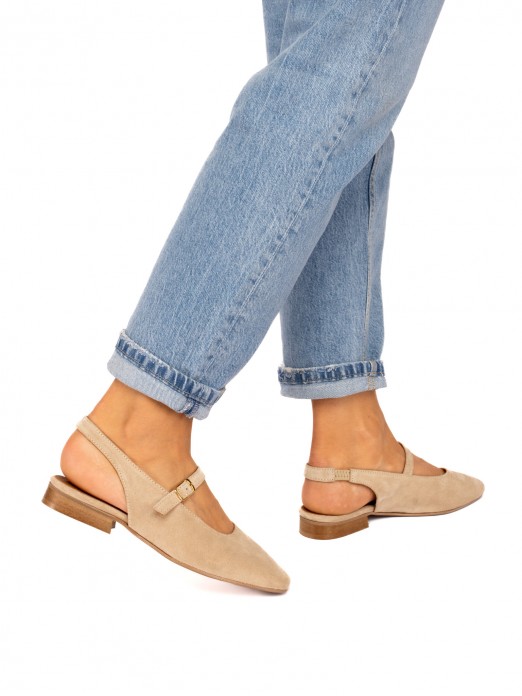 Flat Shoe in Suede with Buckle