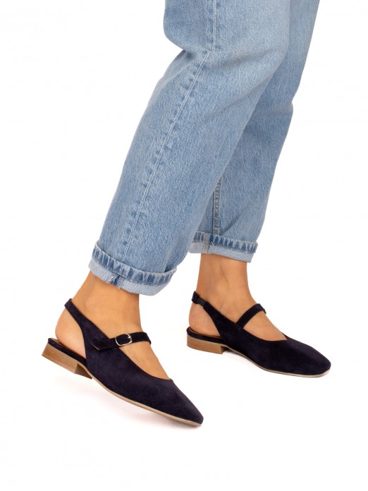Flat Shoe in Suede with Buckle