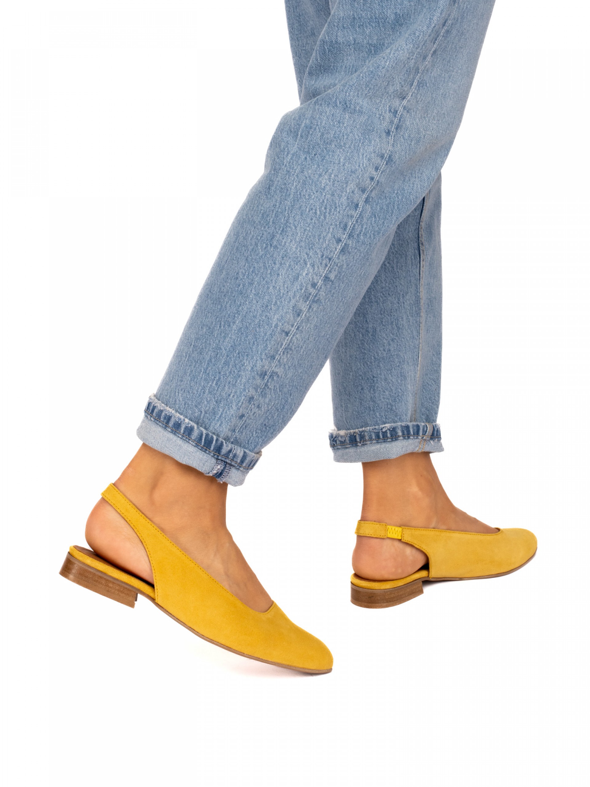 Sapato Raso em Camurça