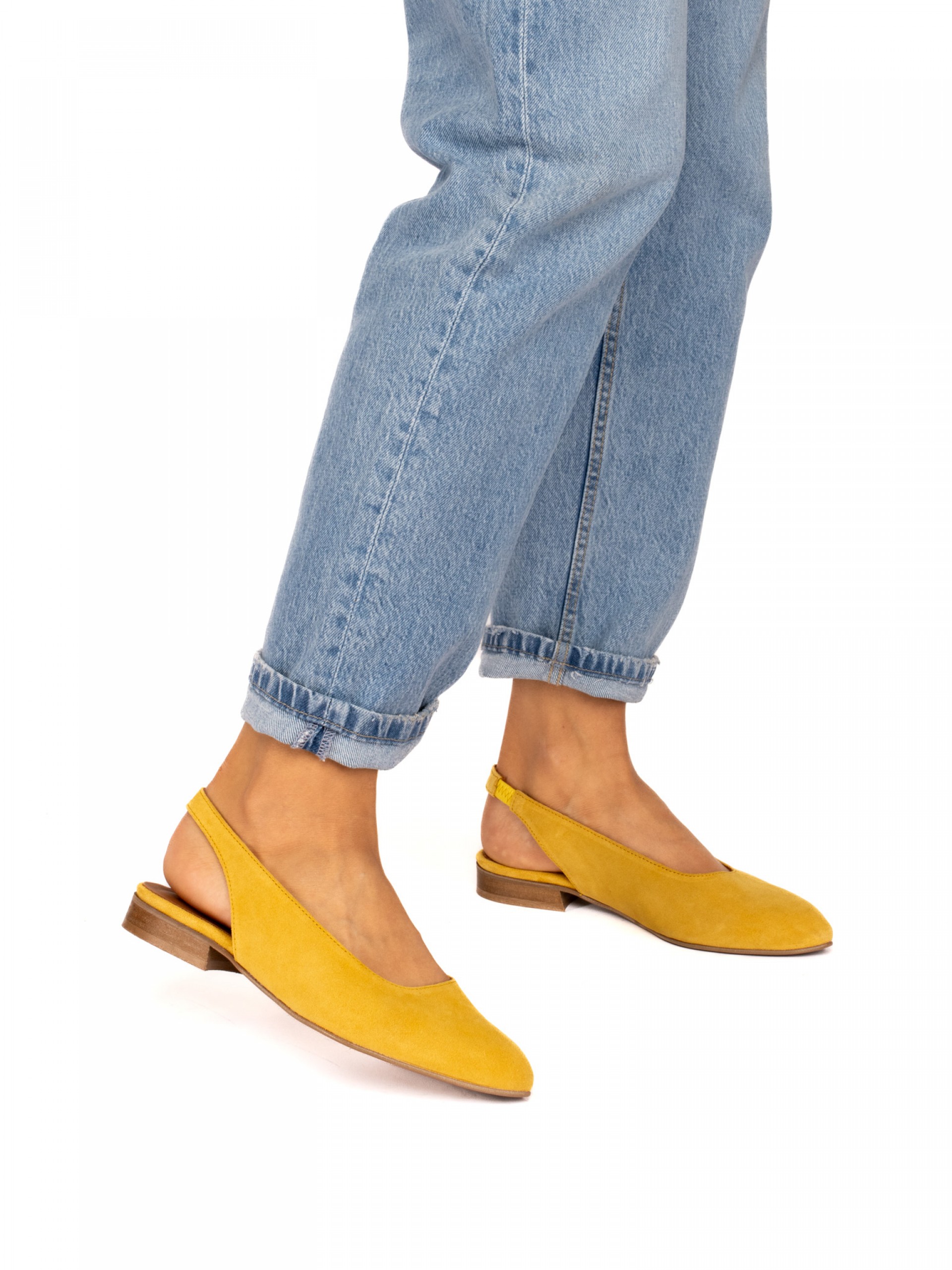 Sapato Raso em Camurça