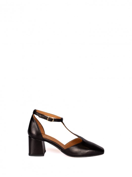 Mid-Heel Leather Shoe with Strap