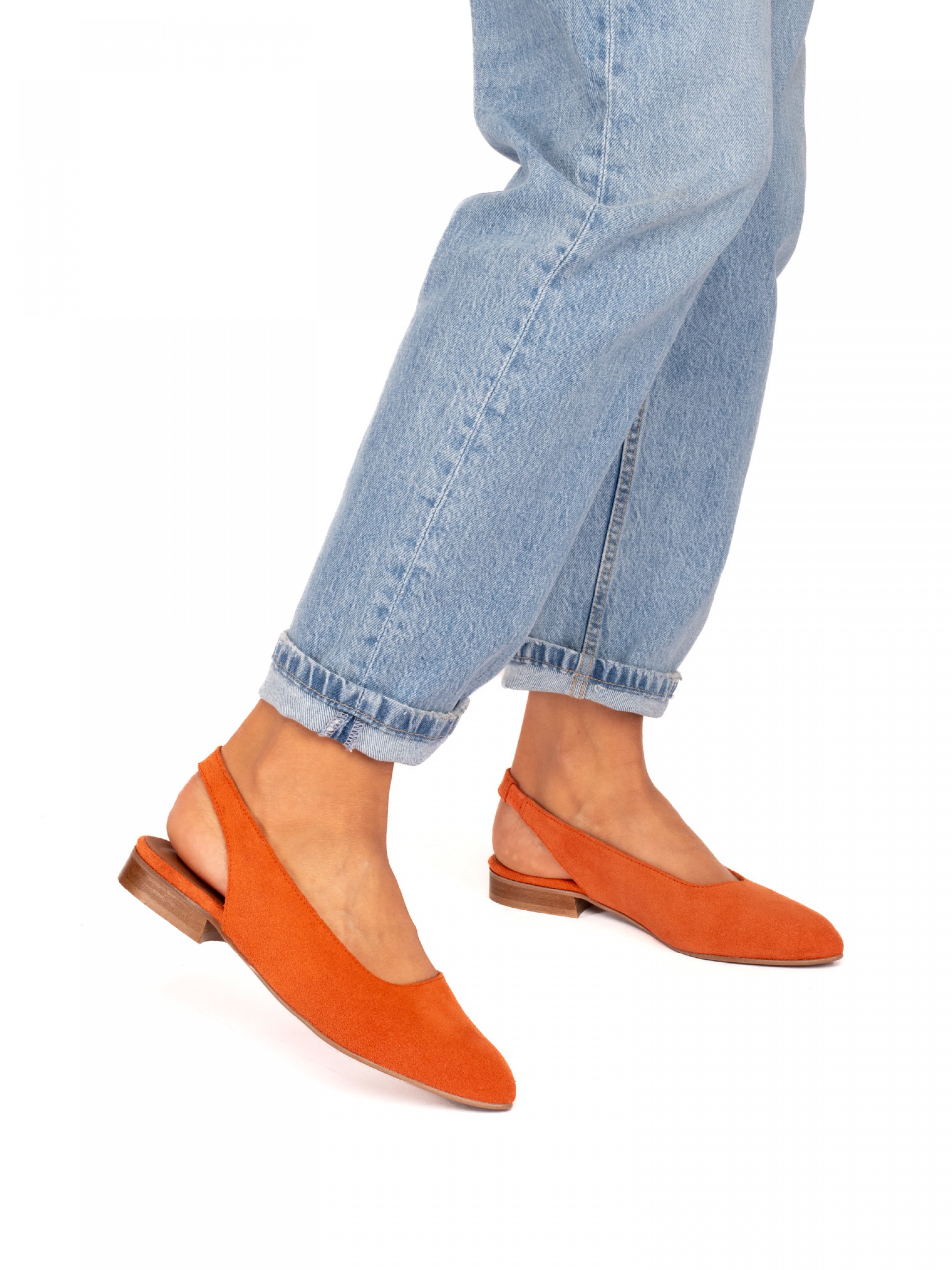 Sapato Raso em Camurça