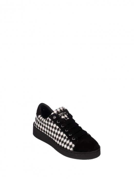 Checkered Sporty Shoe