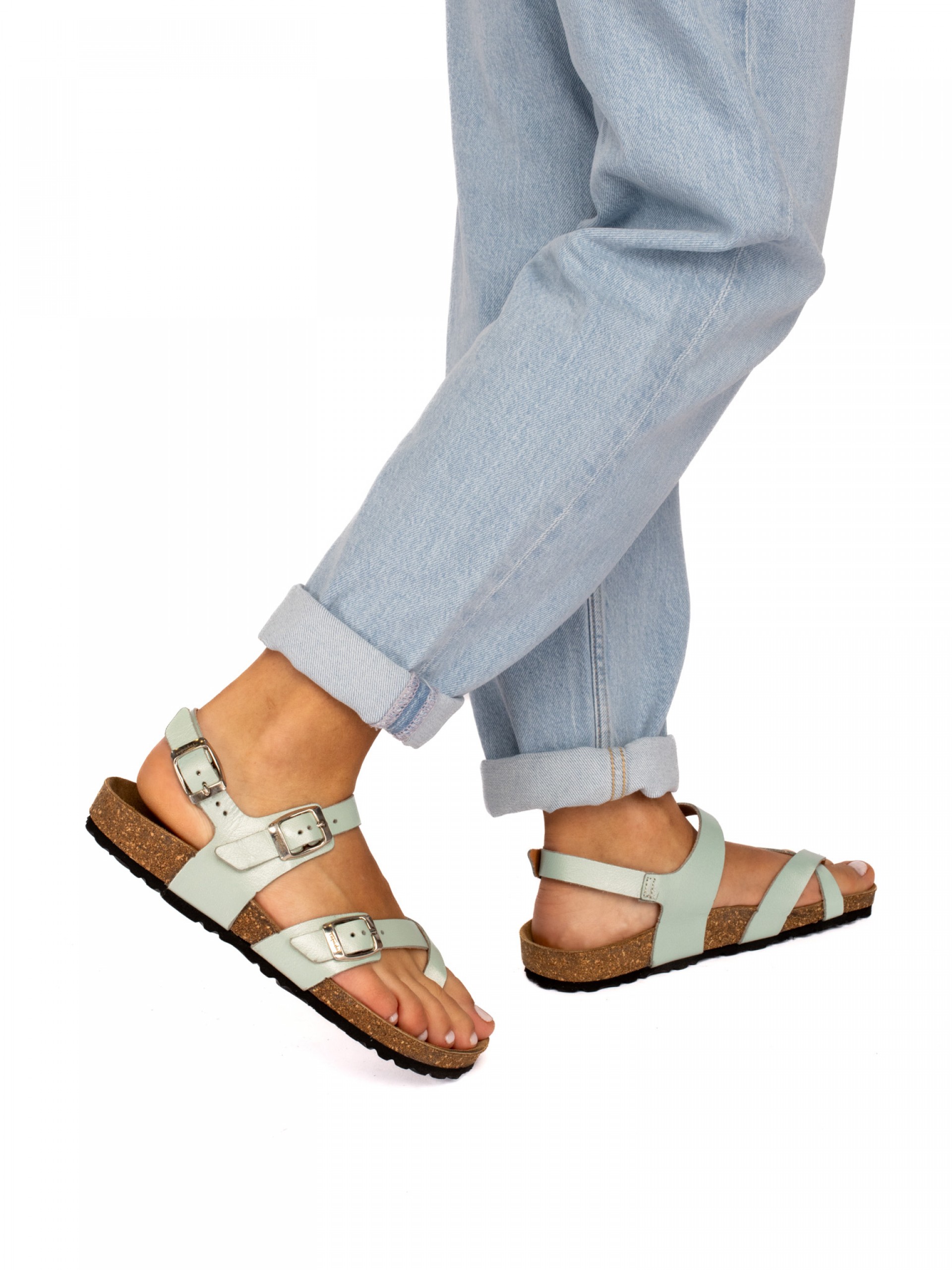 Sandália com Fivelas Pele Laminada