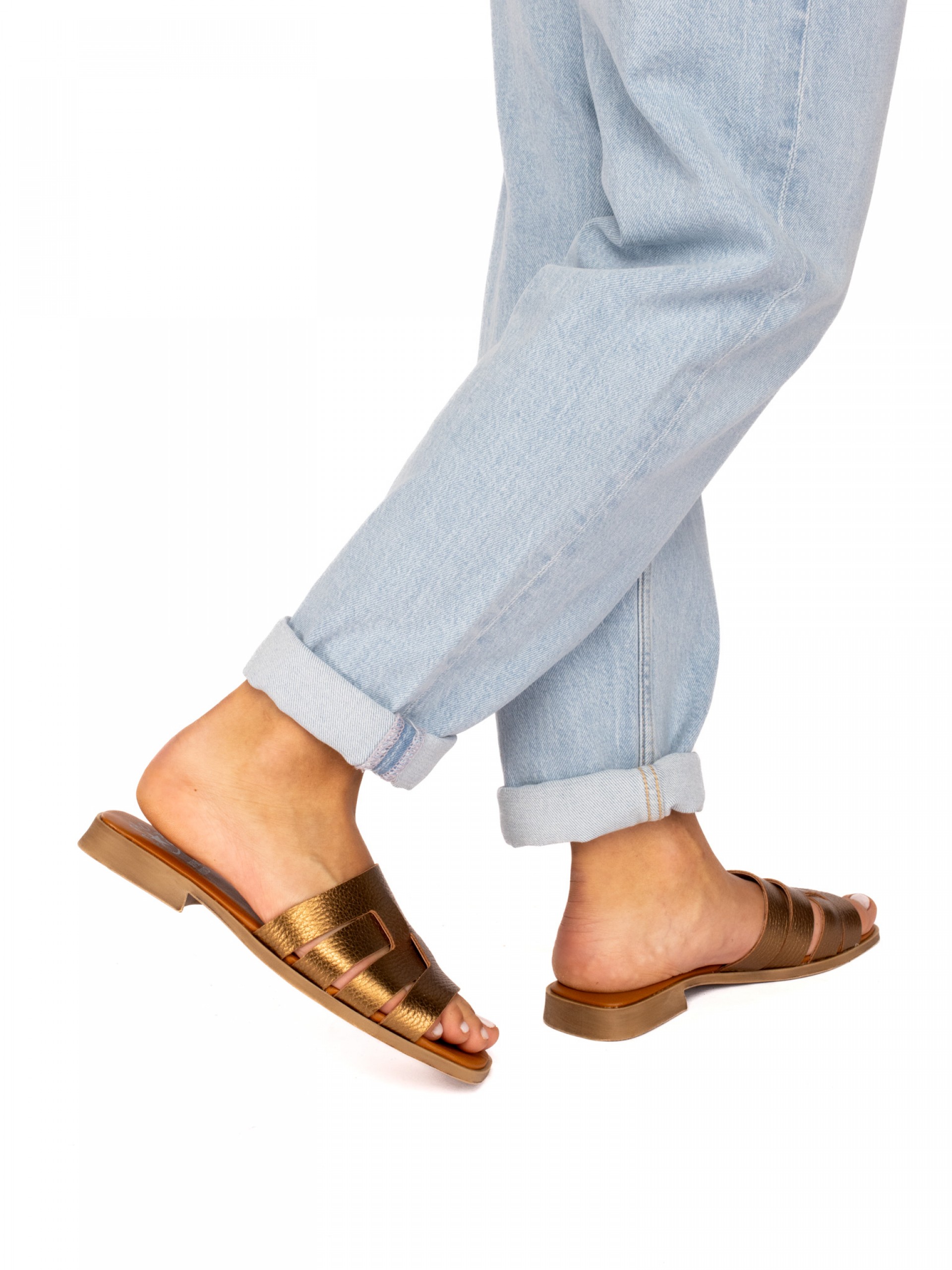 Chinela Tiras em Pele Laminada