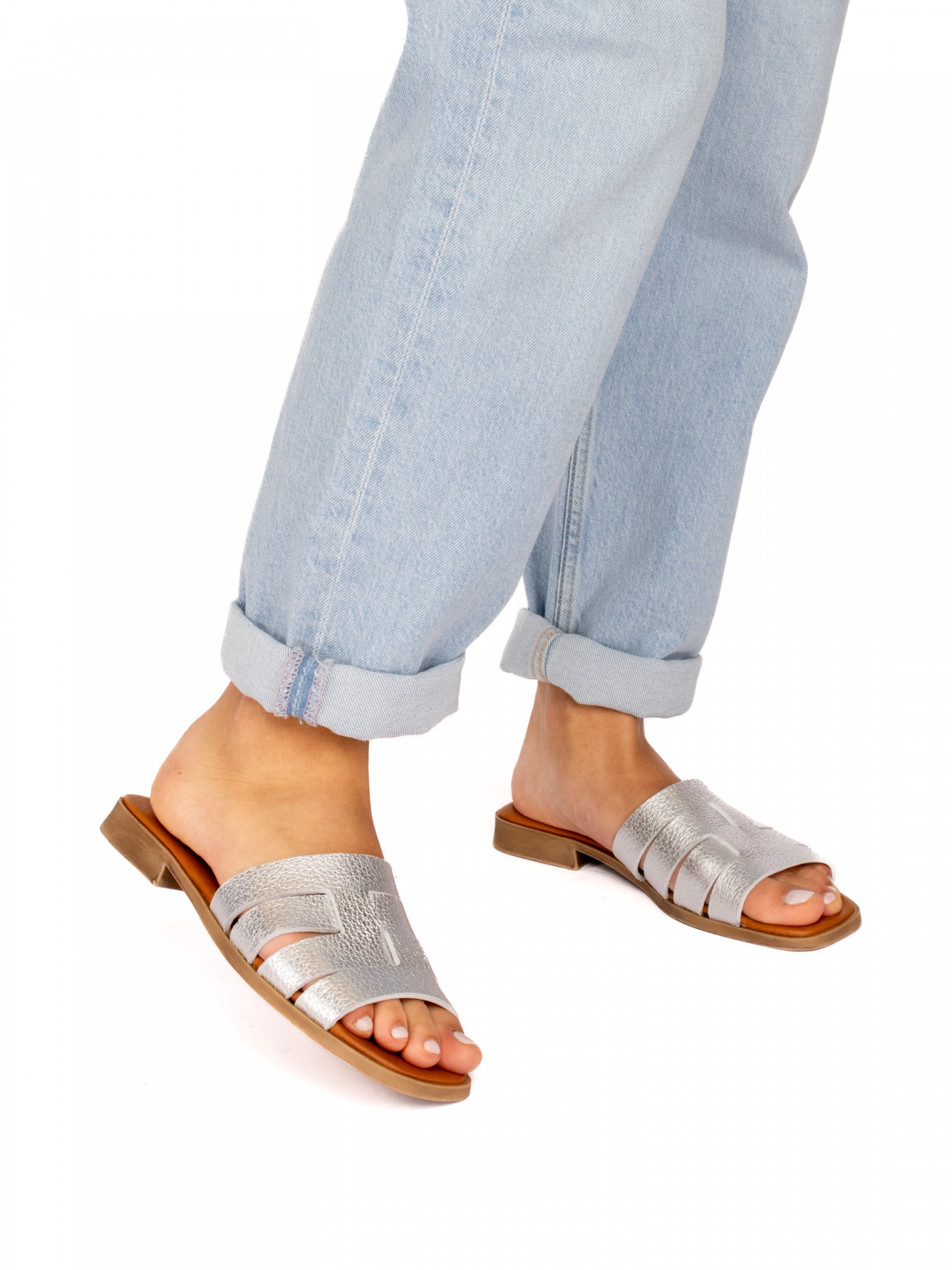 Chinela Tiras em Pele Laminada