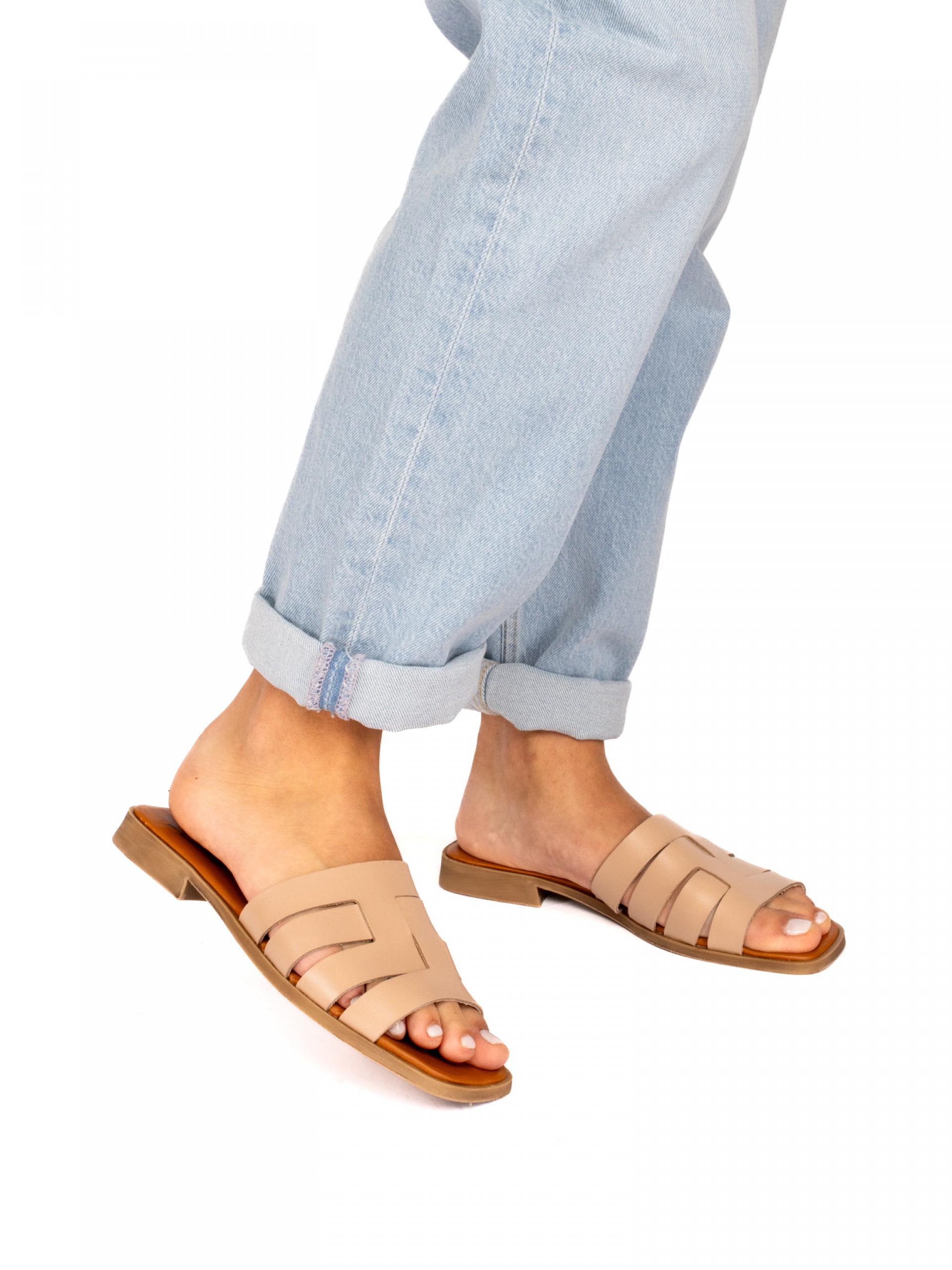 Chinela Tiras em Pele