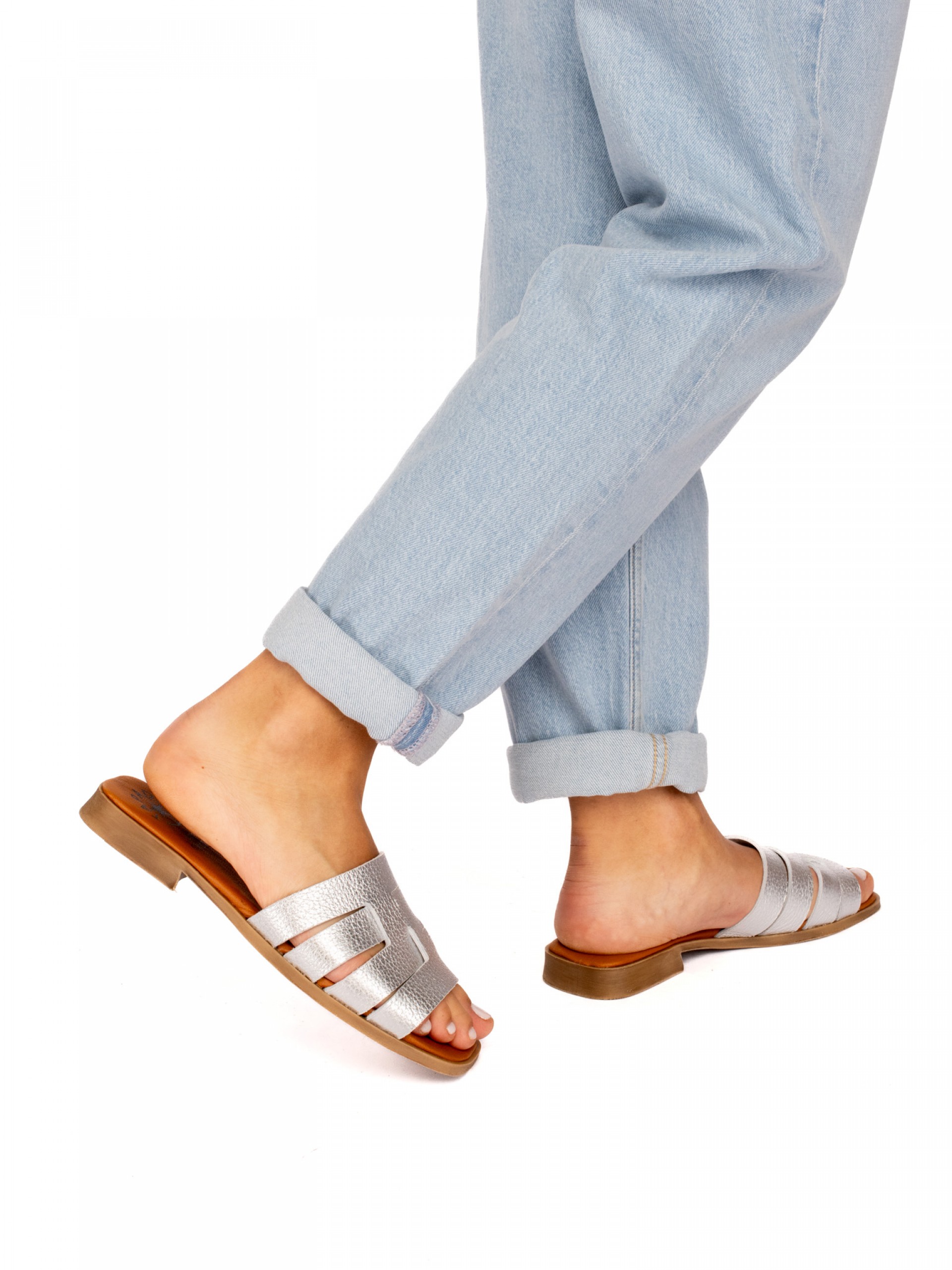 Chinela Tiras em Pele Laminada