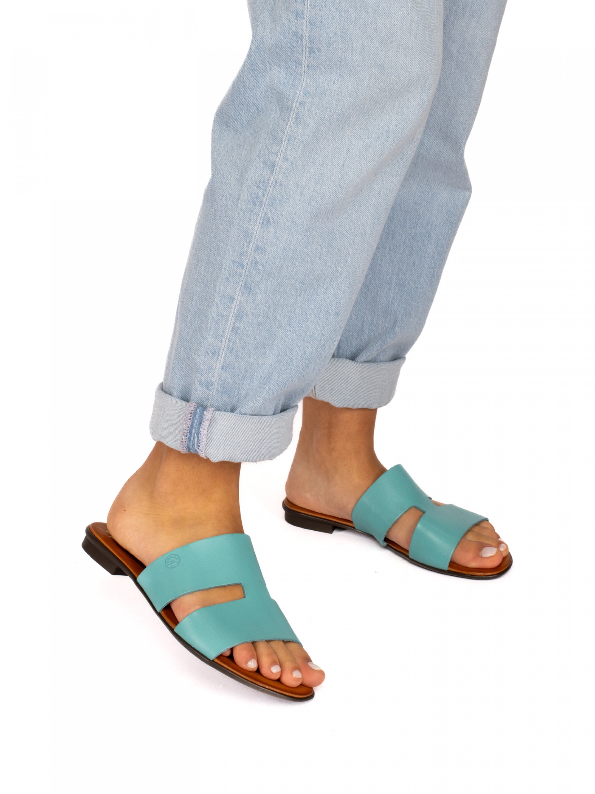 Chinela Recorte em Pele