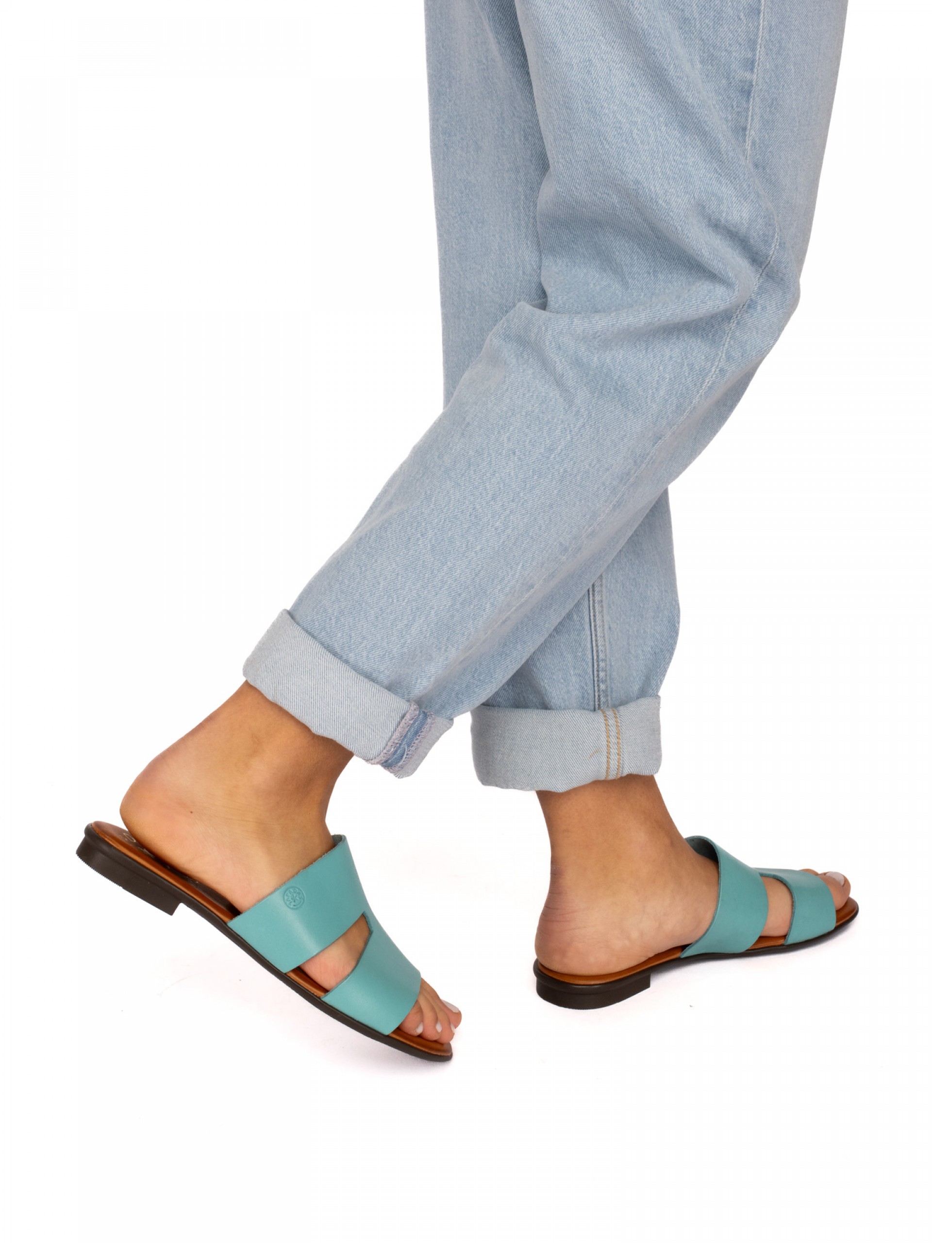 Chinela Recorte em Pele