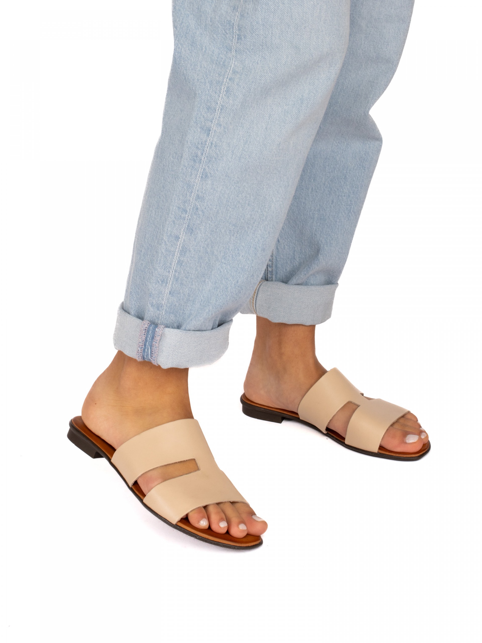 Chinela Recorte em Pele