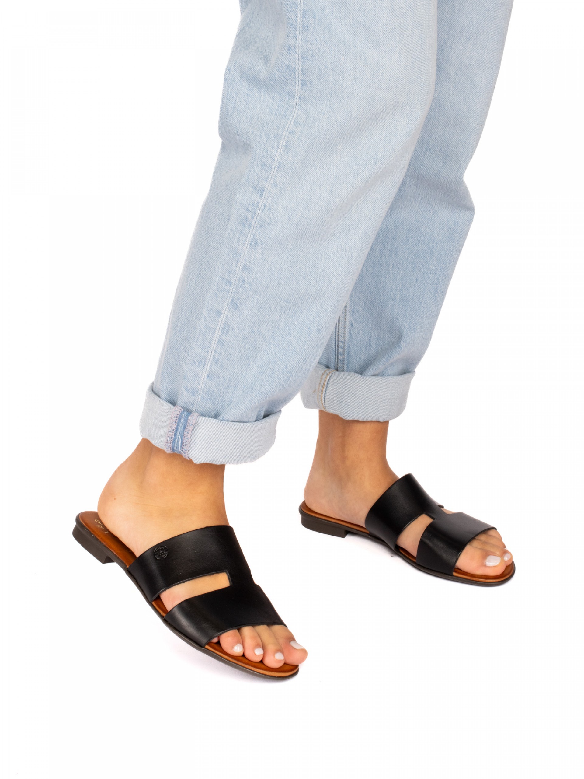 Chinela Recorte em Pele