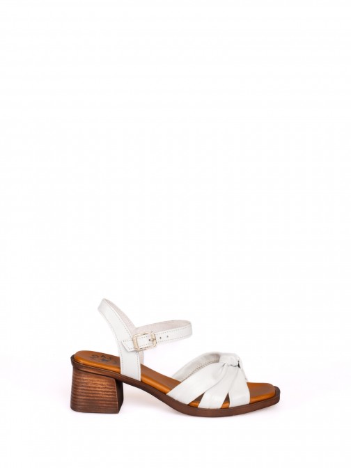 Heeled Sandal with Knot in Leather